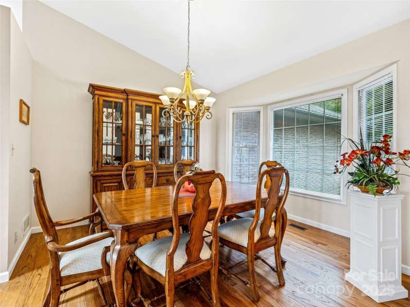 811 Sunlight Ridge, Hendersonville, NC 29792.  MLS# CAR4303140, YatesRealty ID 3551. 