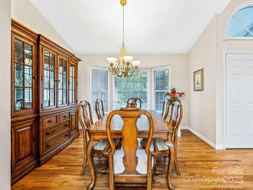 811 Sunlight Ridge, Hendersonville, NC 29792.  MLS# CAR4303140, YatesRealty ID 3551. 