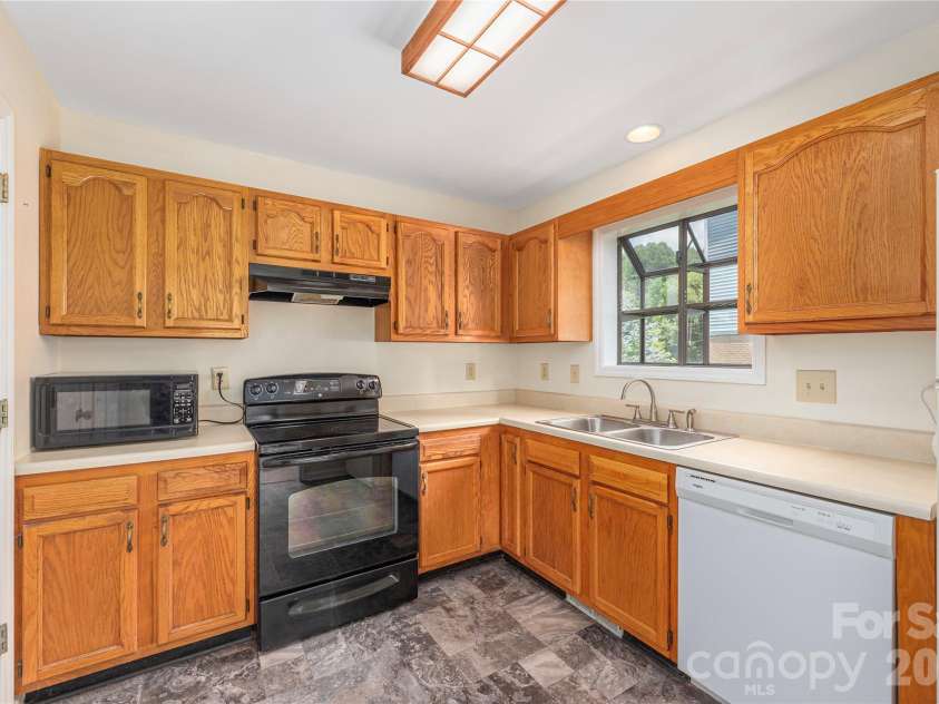 59 Nazarene Way, Waynesville, NC 28785.  MLS# CAR4400319, YatesRealty ID 35510. 