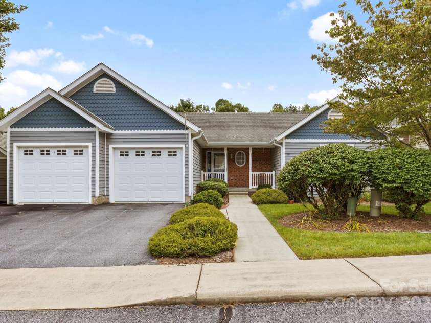315 Charlestown Drive, Hendersonville, NC 28792.  MLS# CAR4293660, YatesRealty ID 35511. 