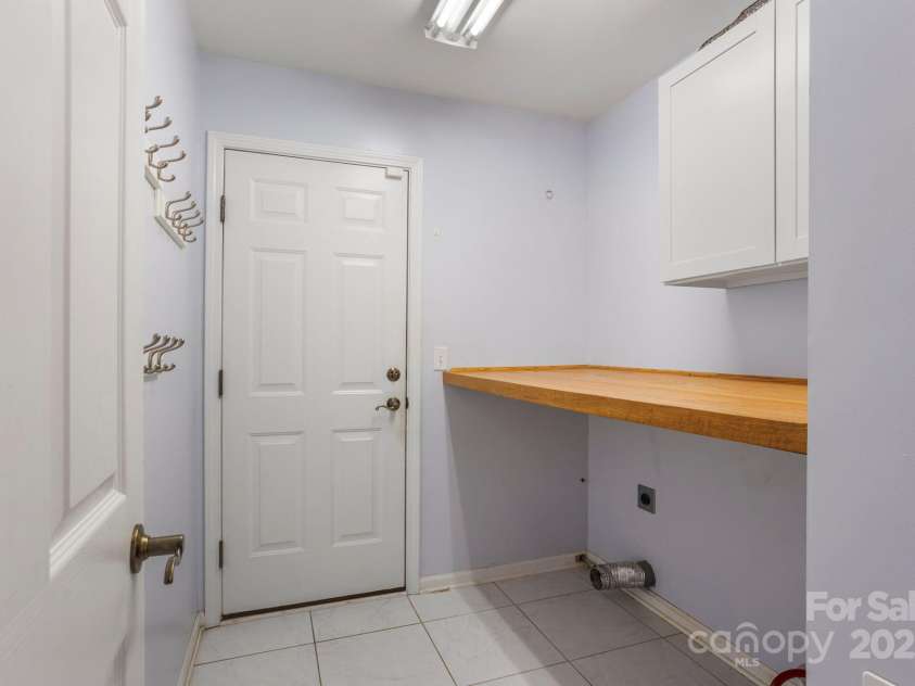 315 Charlestown Drive, Hendersonville, NC 28792.  MLS# CAR4293660, YatesRealty ID 35511. 