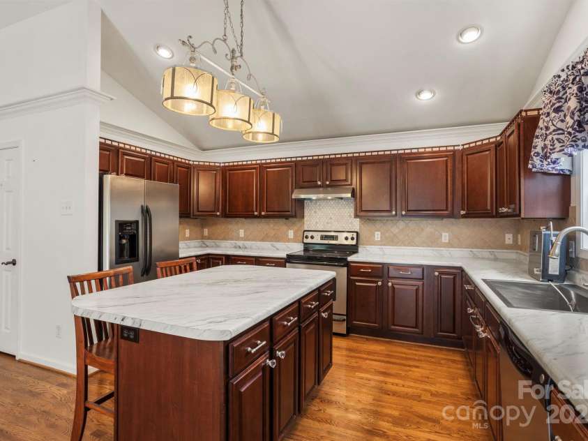 315 Charlestown Drive, Hendersonville, NC 28792.  MLS# CAR4293660, YatesRealty ID 35511. 