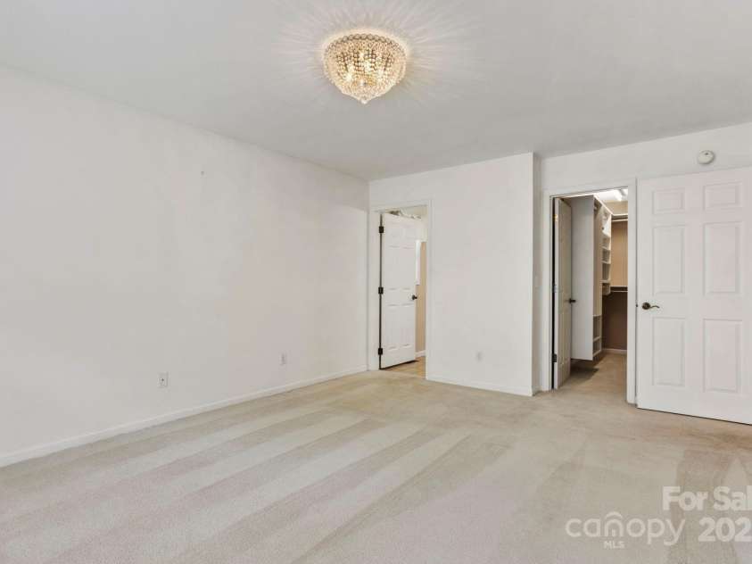 315 Charlestown Drive, Hendersonville, NC 28792.  MLS# CAR4293660, YatesRealty ID 35511. 
