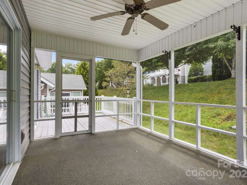 315 Charlestown Drive, Hendersonville, NC 28792.  MLS# CAR4293660, YatesRealty ID 35511. 