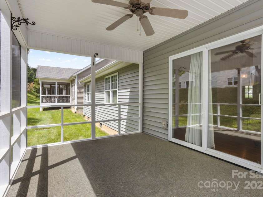 315 Charlestown Drive, Hendersonville, NC 28792.  MLS# CAR4293660, YatesRealty ID 35511. 