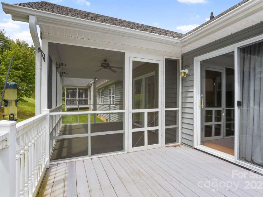 315 Charlestown Drive, Hendersonville, NC 28792.  MLS# CAR4293660, YatesRealty ID 35511. 