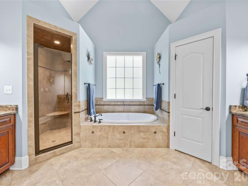 6830 Goose Point Drive, Denver, NC 28037.  MLS# CAR4387726, YatesRealty ID 35512. 