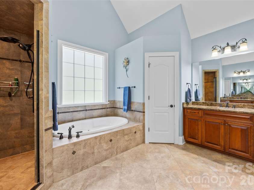 6830 Goose Point Drive, Denver, NC 28037.  MLS# CAR4387726, YatesRealty ID 35512. 