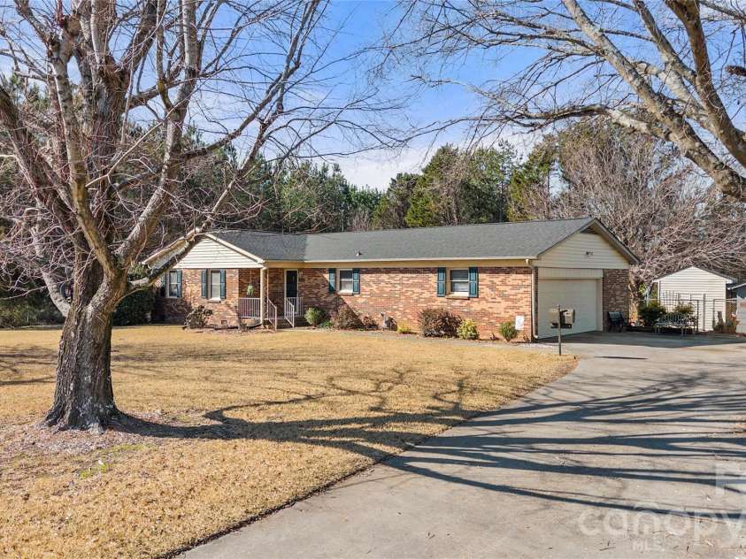 140 Patrick Road, Gastonia, NC 28056.  MLS# CAR4337975, YatesRealty ID 35513. 