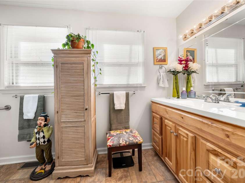 140 Patrick Road, Gastonia, NC 28056.  MLS# CAR4337975, YatesRealty ID 35513. 