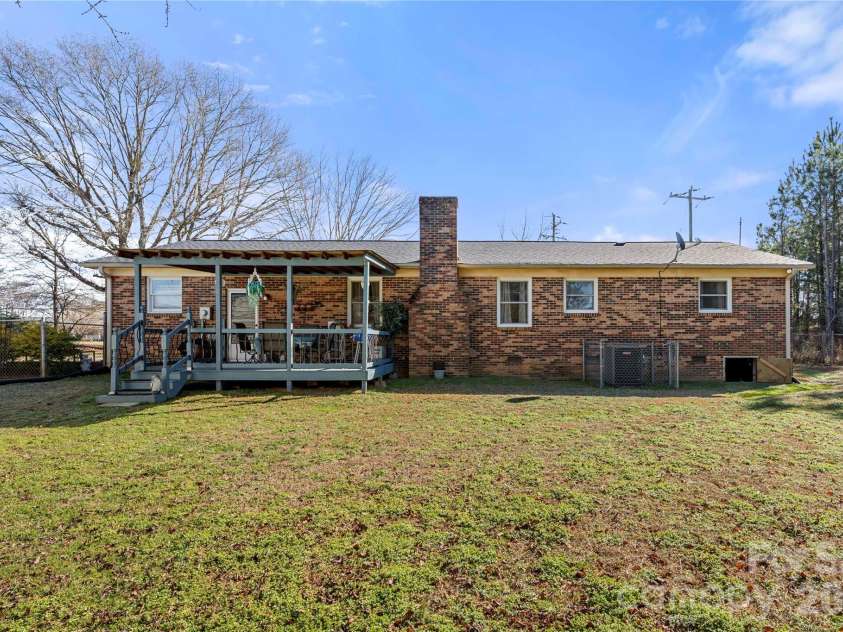 140 Patrick Road, Gastonia, NC 28056.  MLS# CAR4337975, YatesRealty ID 35513. 