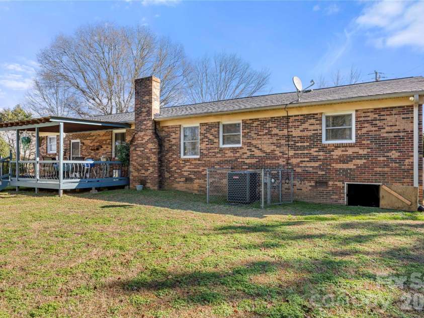 140 Patrick Road, Gastonia, NC 28056.  MLS# CAR4337975, YatesRealty ID 35513. 