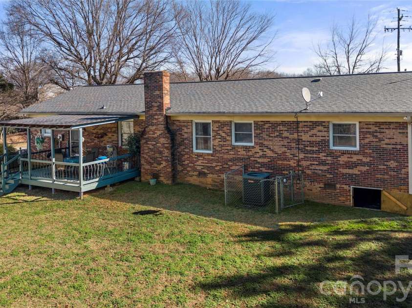 140 Patrick Road, Gastonia, NC 28056.  MLS# CAR4337975, YatesRealty ID 35513. 