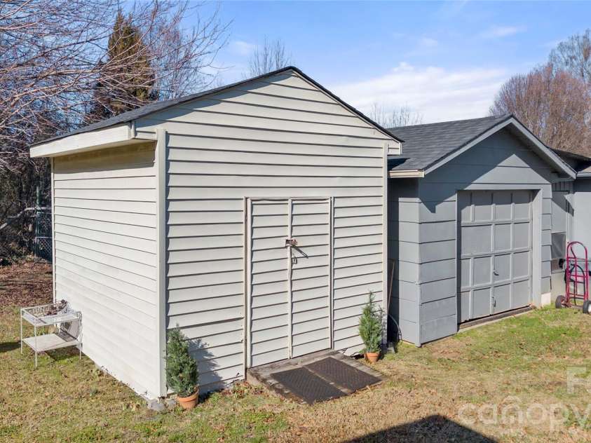 140 Patrick Road, Gastonia, NC 28056.  MLS# CAR4337975, YatesRealty ID 35513. 