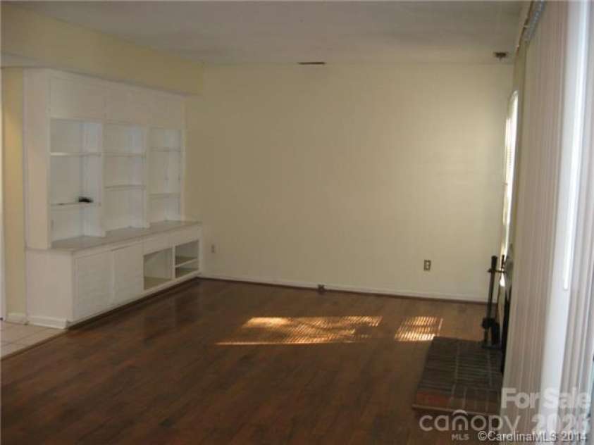 5322 Farm Pond Lane, Charlotte, NC 28212.  MLS# CAR4400346, YatesRealty ID 35513. 