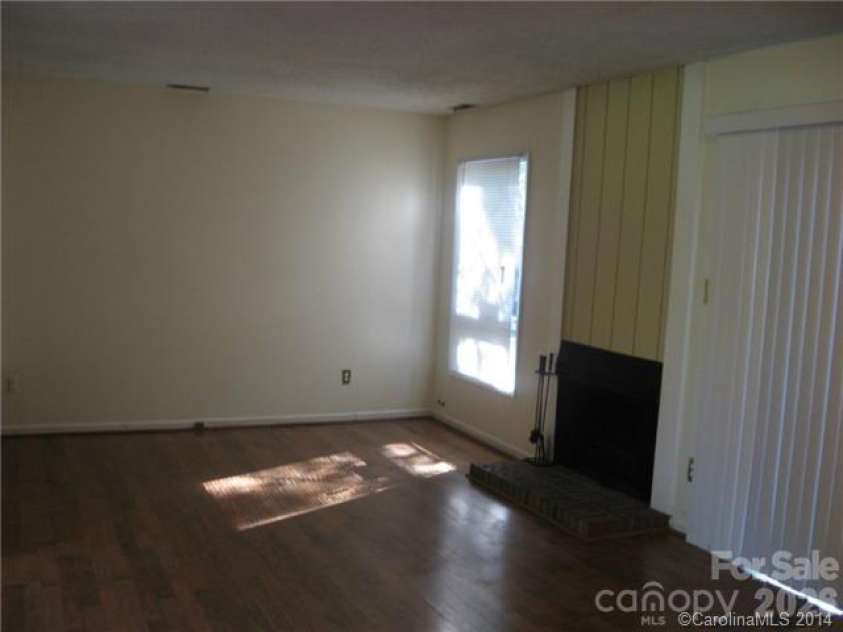 5322 Farm Pond Lane, Charlotte, NC 28212.  MLS# CAR4400346, YatesRealty ID 35513. 
