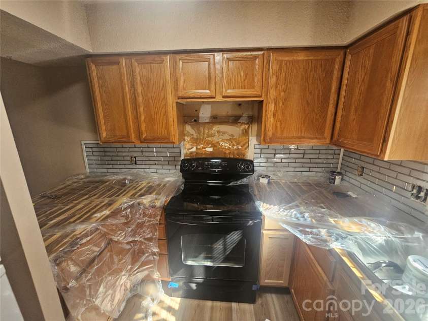 5322 Farm Pond Lane, Charlotte, NC 28212.  MLS# CAR4400346, YatesRealty ID 35513. 