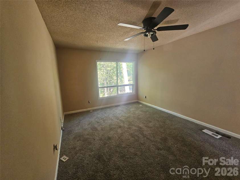 5322 Farm Pond Lane, Charlotte, NC 28212.  MLS# CAR4400346, YatesRealty ID 35513. 