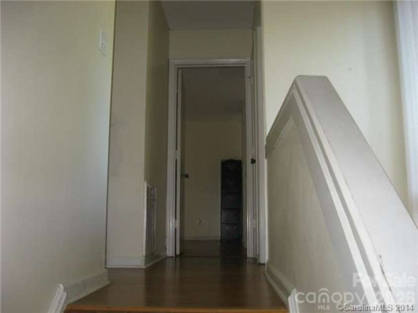 5322 Farm Pond Lane, Charlotte, NC 28212.  MLS# CAR4400346, YatesRealty ID 35513. 