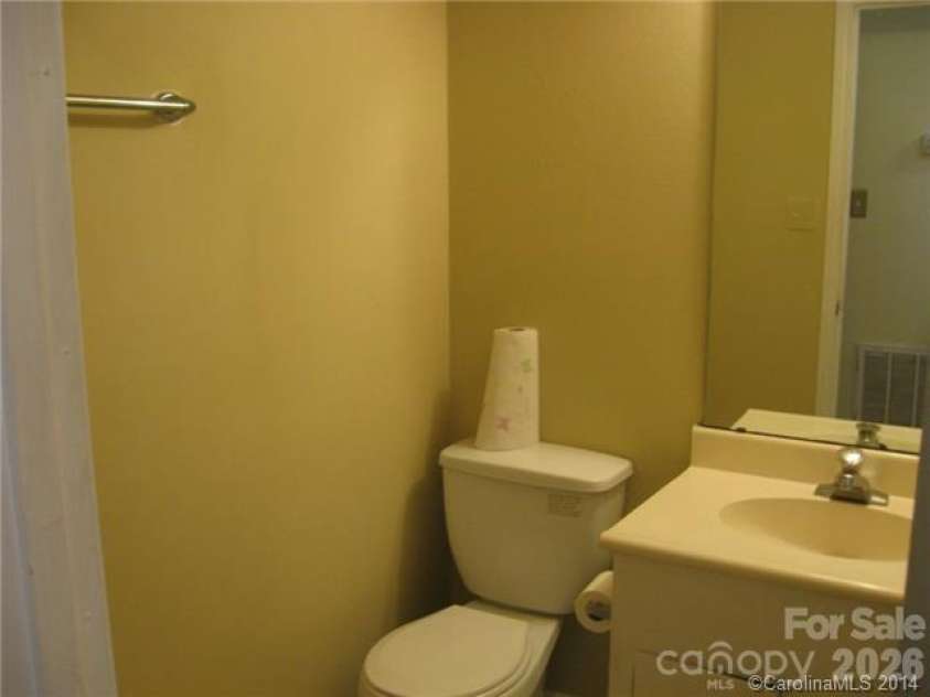 5322 Farm Pond Lane, Charlotte, NC 28212.  MLS# CAR4400346, YatesRealty ID 35513. 