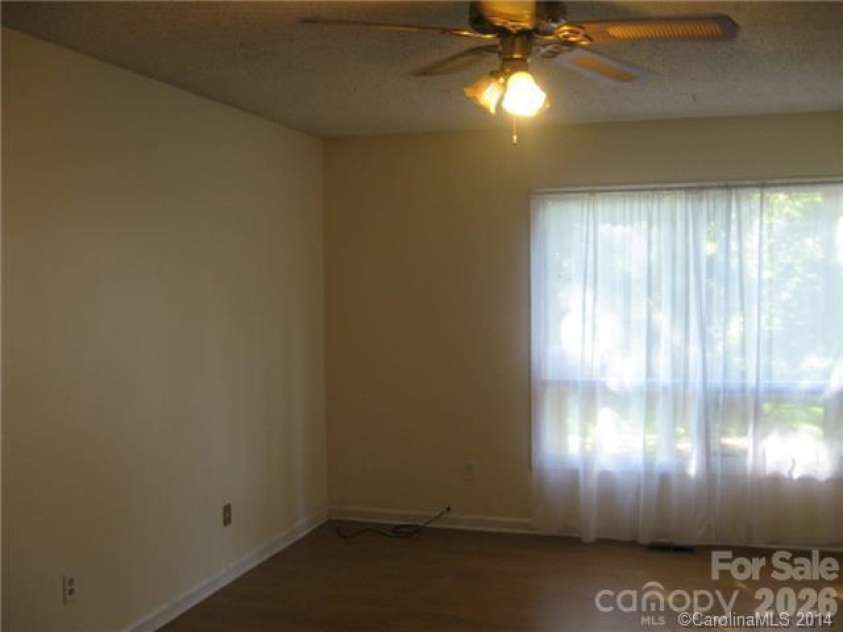 5322 Farm Pond Lane, Charlotte, NC 28212.  MLS# CAR4400346, YatesRealty ID 35513. 