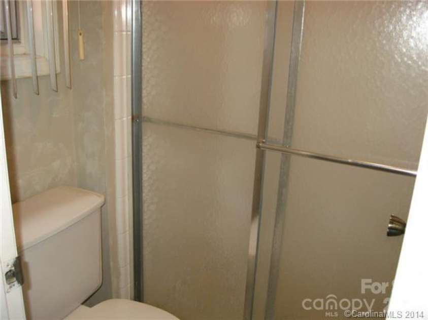 5322 Farm Pond Lane, Charlotte, NC 28212.  MLS# CAR4400346, YatesRealty ID 35513. 