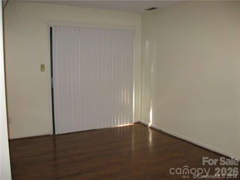 5322 Farm Pond Lane, Charlotte, NC 28212.  MLS# CAR4400346, YatesRealty ID 35513. 