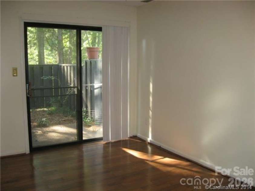 5322 Farm Pond Lane, Charlotte, NC 28212.  MLS# CAR4400346, YatesRealty ID 35513. 
