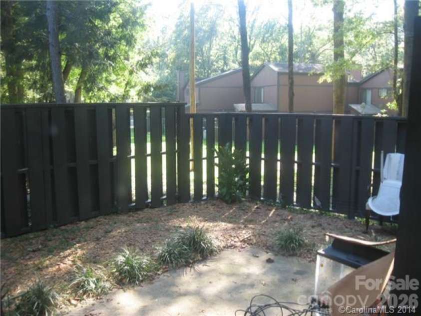 5322 Farm Pond Lane, Charlotte, NC 28212.  MLS# CAR4400346, YatesRealty ID 35513. 