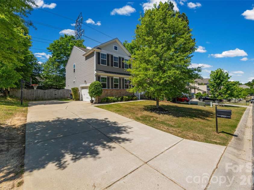252 Hydrangea Drive, Clover, SC 29710.  MLS# CAR4353447, YatesRealty ID 35515. 