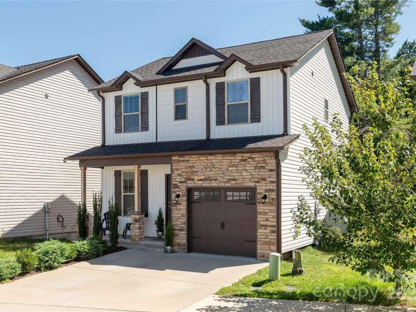 195 Cardwell Lane, Fletcher, NC 28732.  MLS# CAR4296464, YatesRealty ID 35516. 