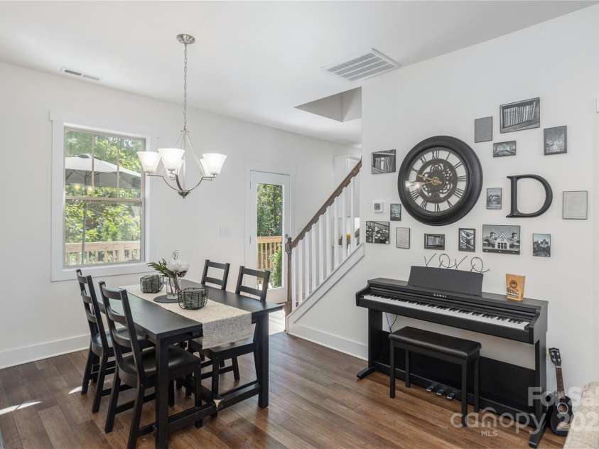 195 Cardwell Lane, Fletcher, NC 28732.  MLS# CAR4296464, YatesRealty ID 35516. Dining area