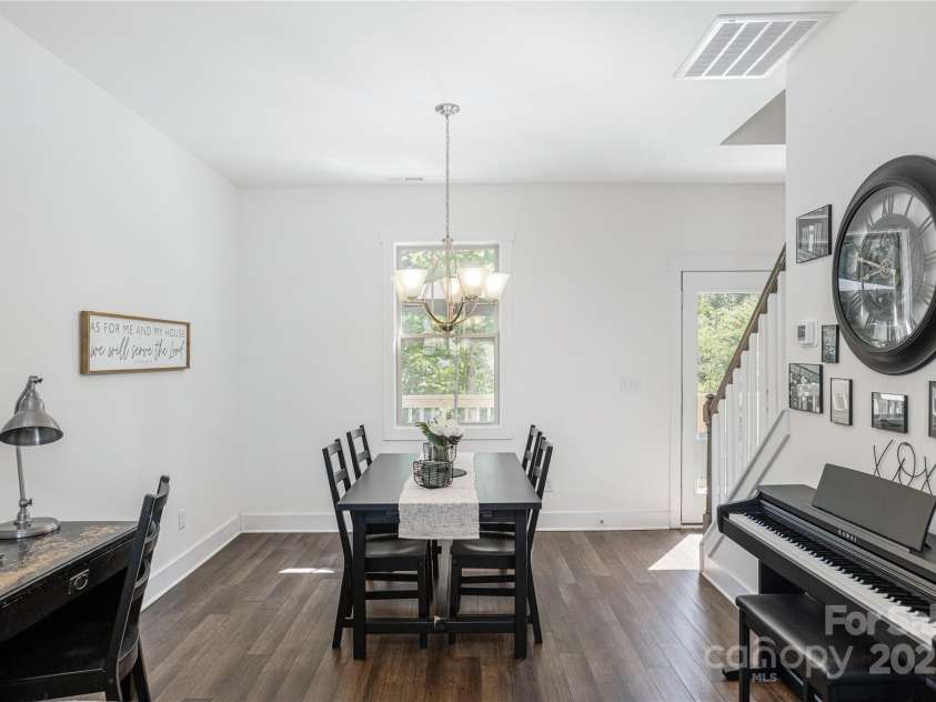 195 Cardwell Lane, Fletcher, NC 28732.  MLS# CAR4296464, YatesRealty ID 35516. Dining area