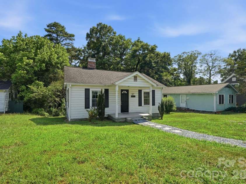 307 Clay Street, Belmont, NC 28012.  MLS# CAR4399871, YatesRealty ID 35518. Front
