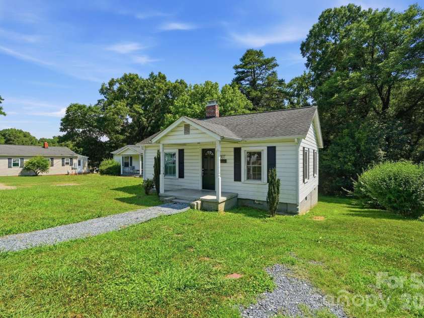 307 Clay Street, Belmont, NC 28012.  MLS# CAR4399871, YatesRealty ID 35518. Front