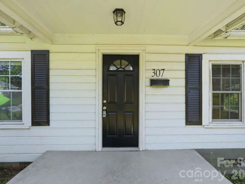 307 Clay Street, Belmont, NC 28012.  MLS# CAR4399871, YatesRealty ID 35518. Front Porch