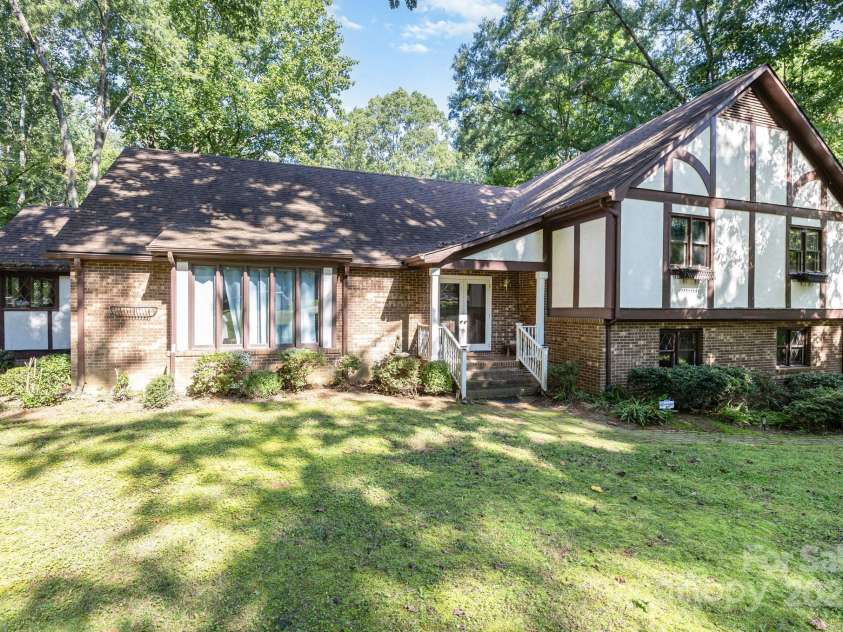 330 Camelot Drive, Salisbury, NC 28144.  MLS# CAR4296893, YatesRealty ID 35518. 