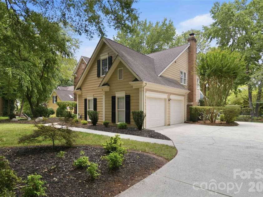 10536 Providence Arbours Drive, Charlotte, NC 28270.  MLS# CAR4397892, YatesRealty ID 35519. 