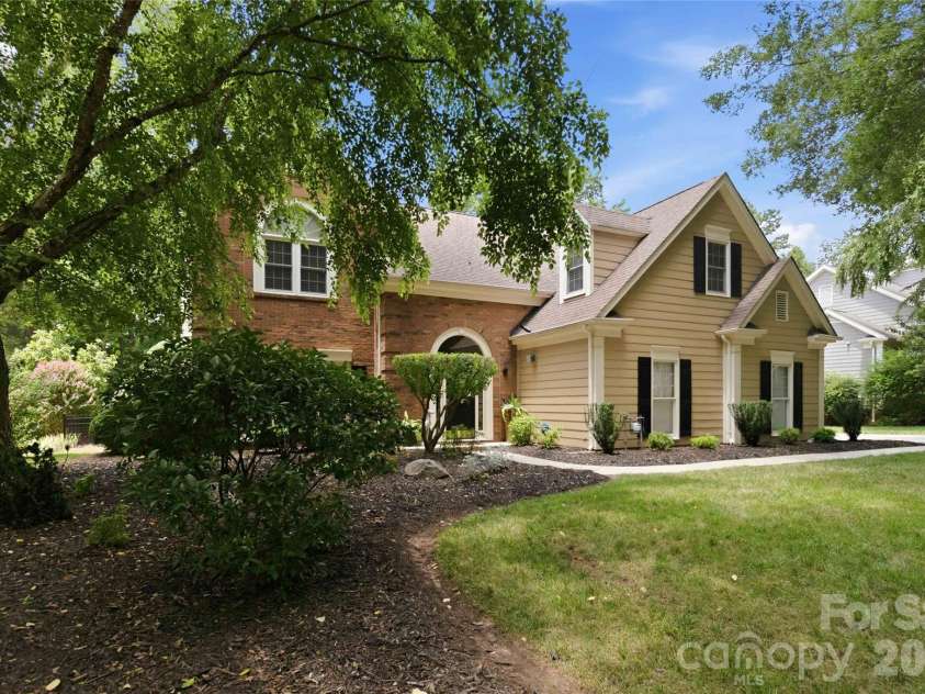 10536 Providence Arbours Drive, Charlotte, NC 28270.  MLS# CAR4397892, YatesRealty ID 35519. 