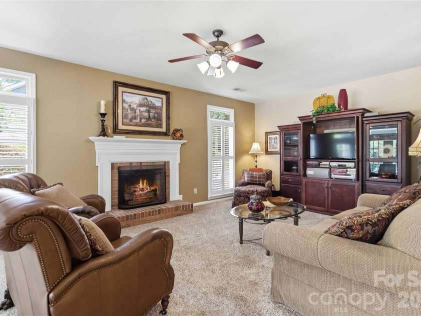 10536 Providence Arbours Drive, Charlotte, NC 28270.  MLS# CAR4397892, YatesRealty ID 35519. 