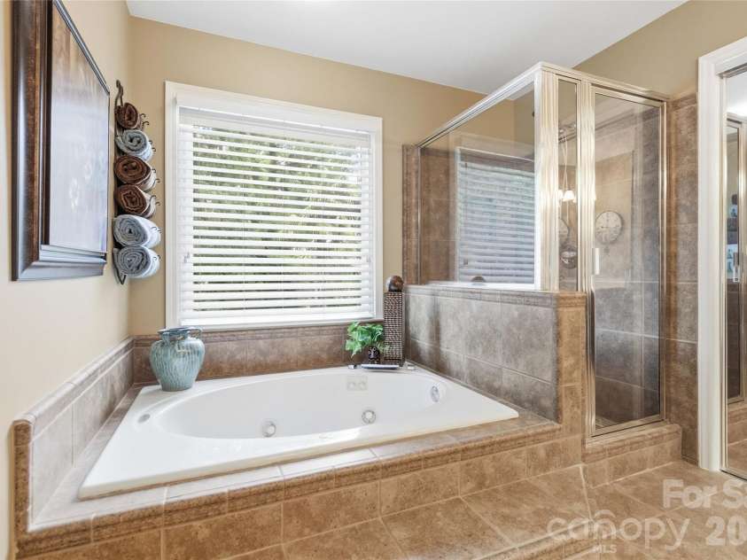 10536 Providence Arbours Drive, Charlotte, NC 28270.  MLS# CAR4397892, YatesRealty ID 35519. 