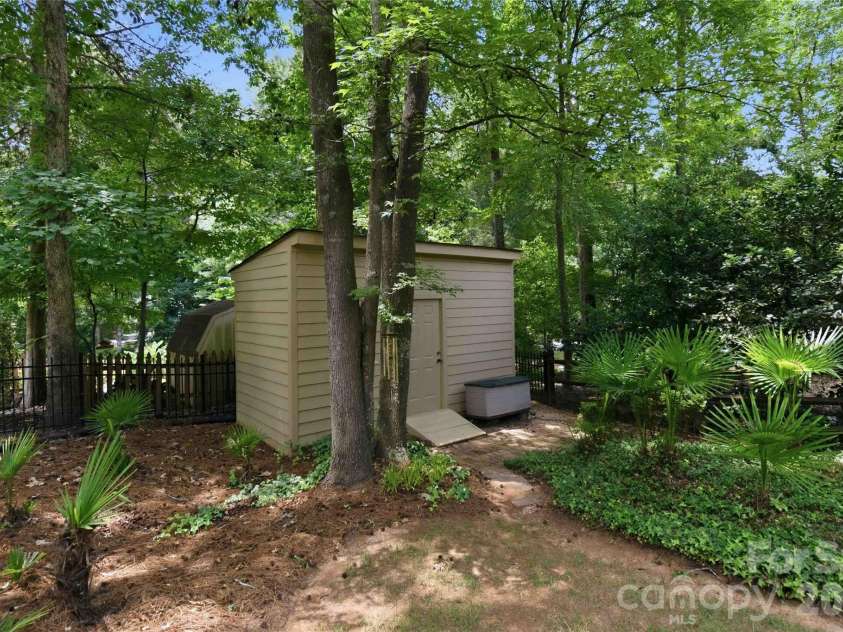 10536 Providence Arbours Drive, Charlotte, NC 28270.  MLS# CAR4397892, YatesRealty ID 35519. 