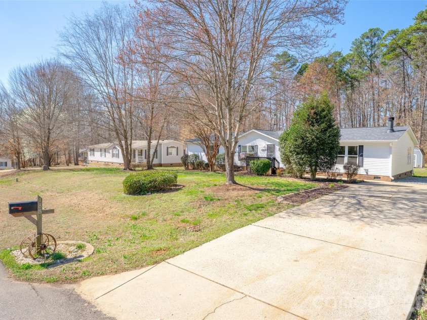 188 Crystal Bay Drive, Mooresville, NC 28115.  MLS# CAR4350584, YatesRealty ID 3552. 