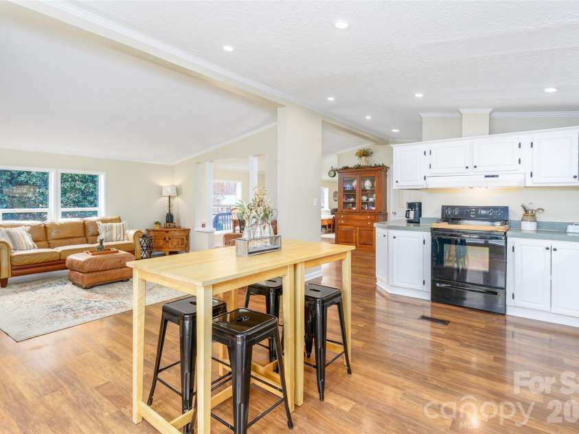 188 Crystal Bay Drive, Mooresville, NC 28115.  MLS# CAR4350584, YatesRealty ID 3552. 