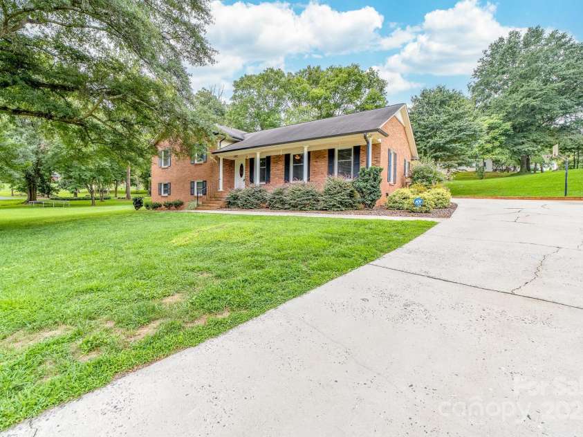 433 Central Avenue, Mount Holly, NC 28120.  MLS# CAR4297899, YatesRealty ID 35520. 