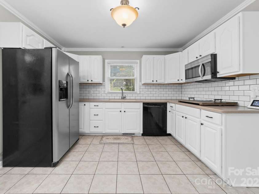 433 Central Avenue, Mount Holly, NC 28120.  MLS# CAR4297899, YatesRealty ID 35520. 