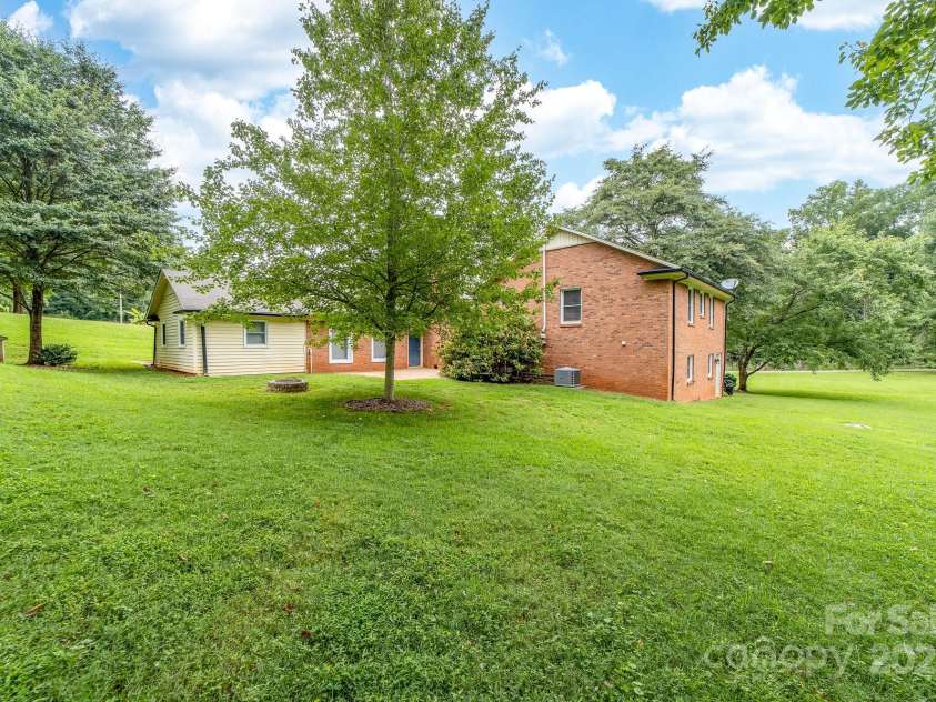433 Central Avenue, Mount Holly, NC 28120.  MLS# CAR4297899, YatesRealty ID 35520. 