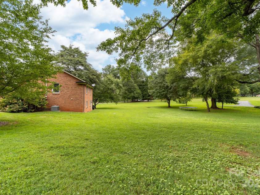 433 Central Avenue, Mount Holly, NC 28120.  MLS# CAR4297899, YatesRealty ID 35520. 