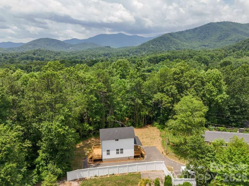 58 Taft Street, Black Mountain, NC 28711.  MLS# CAR4394214, YatesRealty ID 35523. 