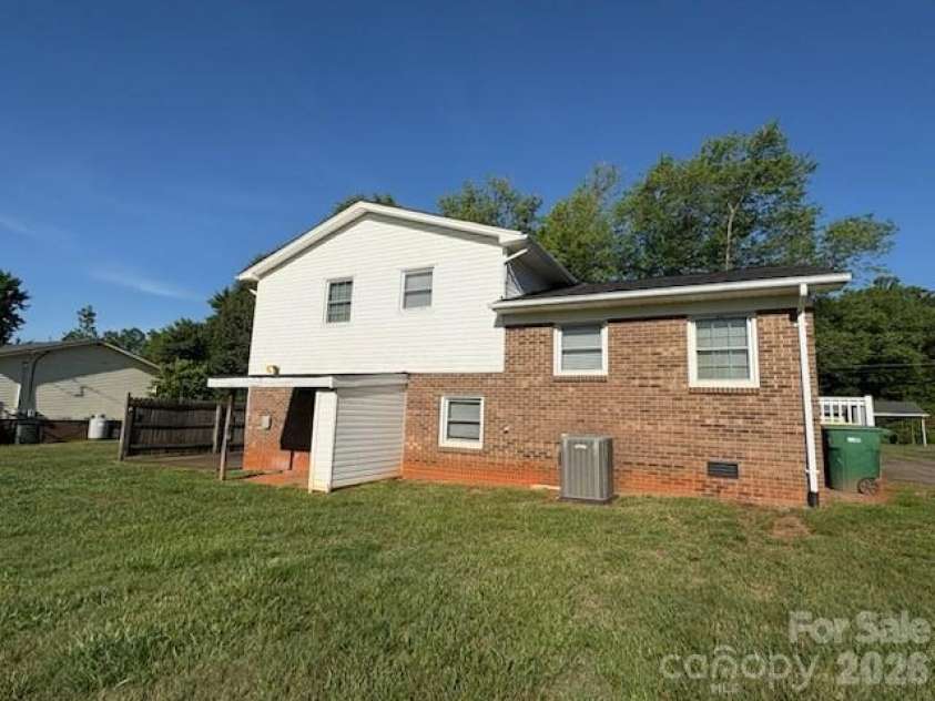 122 Wallace Street, Boonville, NC 27011.  MLS# CAR4389117, YatesRealty ID 35524. 
